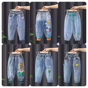 Pantalons en denim de coton pour enfants à la mode avec des motifs de papillons et de cœurs déchirés, jambes larges, styles variés pour filles et garçons, jeans pour enfants - Product Image 2