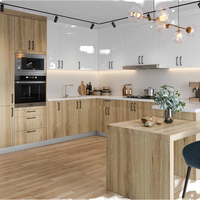 Mobili da Cucina Moderni Minimalisti in Rovere Bianco Lucido con Maniglie Nere, Forno Integrato, Cucina Modulare Personalizzata
