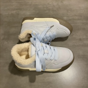 Baskets <span class=keywords><strong>plateforme</strong></span> de luxe populaires pour femmes, doublées polaire, style décontracté, nouvelle collection hiver 2024, semelle épaisse polyvalente, inspirées de la mode allemande - Product Image 1