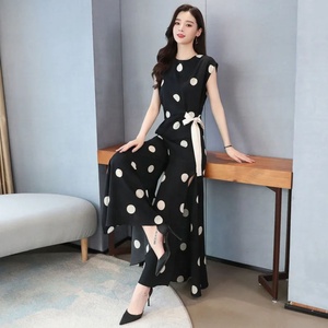 Tuta sportiva in Chiffon di moda da <span class=keywords><strong>donna</strong></span> 2024 estate nuovi pantaloni larghi a pois Set due pezzi Crop Top <span class=keywords><strong>per</strong></span> <span class=keywords><strong>abbigliamento</strong></span> <span class=keywords><strong>taglie</strong></span> <span class=keywords><strong>forti</strong></span> da <span class=keywords><strong>donna</strong></span> - Product Image 4