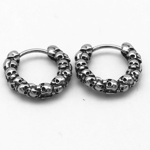Pendientes Huggie con diseño de calavera de Yunnique, de acero inoxidable, unisex, estilo gótico, a la moda - Product Image 5