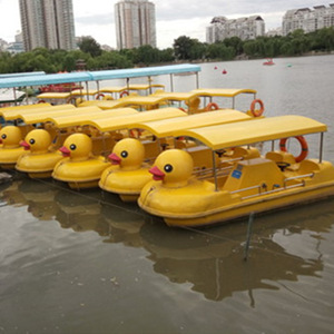 Bote de Pedales de Fibra de Vidrio con Forma de Pato para 6 Personas, Bote de Recreo Resistente para Paseos Acuáticos - Product Image 2