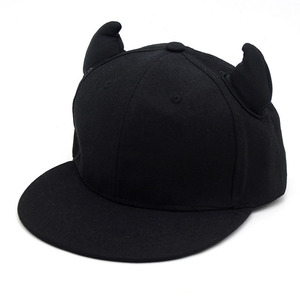 Bán buôn bông Quỷ sừng Snapback Mũ 6 Bảng điều chỉnh hóa đơn phẳng khối lượng tùy chỉnh trong màu đen cho nam giới và phụ nữ vải không thấm nước - Product Image 4