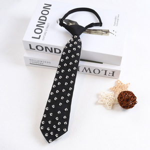 Corbata Casual Negra para Hombre, Estilo Punk con Tachuelas, Sin Nudo, Chapado en Oro, Plata y Negro Monocromático, Estilo Corsage, Venta al por Mayor - Product Image 4