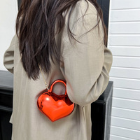 Sac bandoulière mini en ABS en forme de cœur avec chaîne pour femme, mignon sac à main d'épaule en forme de cœur, cadeau, vente en gros