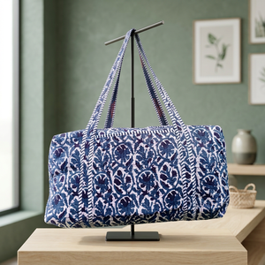 กระเป๋าเดินทางสุดสัปดาห์ Lager Cotton Blue Duffle ผ้าควิลท์พิมพ์ลาย สำหรับผู้หญิง ของขวัญวันหยุด ทำมือ ลายดอกไม้ น้ำหนักเบา มีซิป ขนาดใหญ่ - Product Image 1