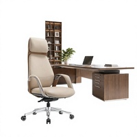 Chaise de bureau exécutive en cuir haut de gamme avec base à roulettes robuste, dossier haut, inclinable et réglable, et siège coulissant premium