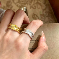 Messingring mit Echtvergoldung, Unregelmäßig Gekräuselt und Gehämmert, Offener Ring, Verstellbar, Breiter Statement-Fingerring für Damen