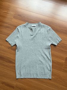 <span class=keywords><strong>Chemise</strong></span> <span class=keywords><strong>en</strong></span> tricot à col <span class=keywords><strong>en</strong></span> V, manches courtes, style Old Money, avec logo personnalisé |   Haut décontracté rayé <span class=keywords><strong>en</strong></span> <span class=keywords><strong>Lyocell</strong></span> pour <span class=keywords><strong>homme</strong></span>, collection Printemps-Été 2026 - Product Image 4