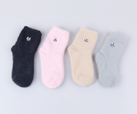 Vente en gros de chaussettes à broderie floue mignonnes pour adultes et enfants Chaussettes pour femmes plus chaudes à bas prix pour enfants