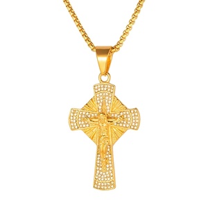 En stock Collier Crucifix Chrétien en Acier Inoxydable Plaqué Or 18K avec Strass et Détails Givrés, Bijou de Foi - Product Image 1