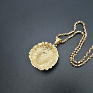 Vintage Indian Tride Chief Indians anziani collana con ciondolo in acciaio inossidabile placcato oro 18 carati per uomo - Product Image 3