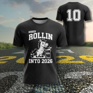 Maglietta Personalizzata Unicorno Capodanno 2026 con Nome Personalizzato Divertente Addio 2025 - Product Image 1