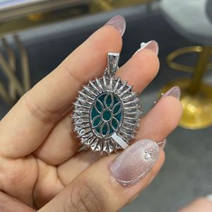Collier pendentif de luxe en argent plaqué 925 avec zircon cubique pavé complet, imitation Paraiba bleu, cadeau élégant pour femme - Product Image 3