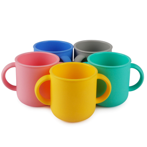 Tasse à boire pour bébé en silicone colorée, certifiée sans BPA, à double anse, de qualité alimentaire, incassable, la moins chère - Product Image 2