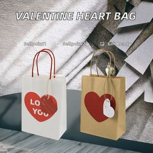Sacs cadeaux en papier kraft recyclable avec poignée, design cœur pour la Saint-Valentin, pour les cadeaux de fête, les mariages (logo personnalisé) - Product Image 2