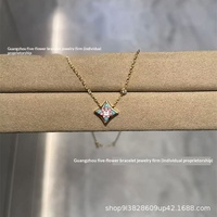 Kalung Bunga Berujung Runcing Bentuk Berlian Emas V Kelas Atas untuk Wanita, Elegan, Motif Semanggi Berdaun Empat, Rantai Bambu Cangkang Putih Merah Muda