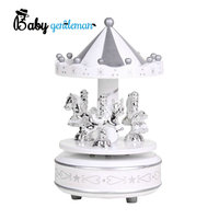 Boîte à musique carrousel motif cœur bleu avec cheval rotatif pour enfants et décoration intérieure – Vente en gros Z07105B