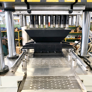 Presse hydraulique à quatre colonnes et quatre poutres de 200 tonnes pour le moulage de poudre, machine de pressage pour les bombes fumigènes atomisées - Product Image 4