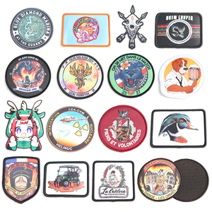 Parche bordado personalizado OEM con impresión colorida, etiquetas de ropa personalizadas, parches cosidos tejidos - Product Image 3