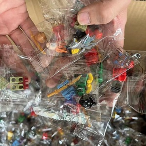 Оптовые пластиковые минифигурки-конструкторы: мелкие детали для сборки, маленькие фигурки ниндзя-солдатиков для промоакций - Product Image 2