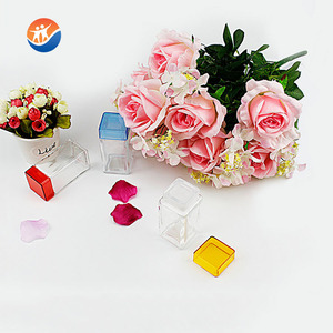 Variedad de Saleros y Pimenteros de Vidrio Cuadrados de Diseño Clásico, Económicos y Libres de Plomo, con Tapa de Plástico para Preservar la Frescura - Product Image 5