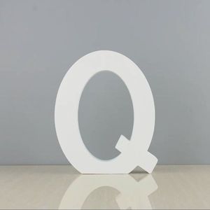 Lettera Q in Legno Bianca 3D Decorazione da Parete per Insegne e Arredamento Casa - Product Image 1