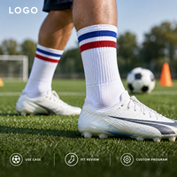 Chaussettes de football renforcées à rayures, profil mince, pour crampons, avec tableau de tailles, rayures blanches à trois couleurs sur le bord, pour une adhérence sécurisée sur le terrain