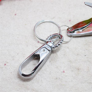 Juego Creativo de Limpiador de Oídos y Cortaúñas para Hombres y Mujeres - Limpiador de Oídos de Acero Inoxidable, Cortaúñas, Colgante para Llavero - Product Image 2