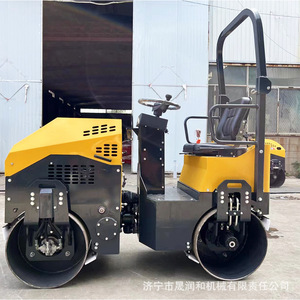 Rouleau vibratoire à double tambour, diesel, design compact, équipement de construction routière - Product Image 2