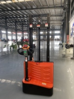 Nouveau transpalette électrique JAKI Lithium-Ion, hauteur de levage 3 m, avec chaîne de levage de palettes, faible consommation, haute efficacité, pour la construction et l'hôtellerie