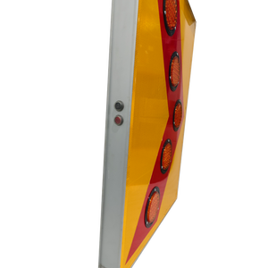 لافتة مرور شمسية مخصصة عاكسة للضوء مع إشارة سهمية تحذيرية للطرق مزودة بخرزات LED، رؤية تصل إلى 1000 متر، إضاءة على مدار 24 ساعة - Product Image 2