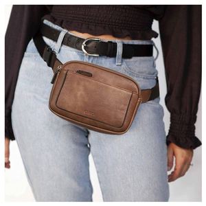 Bolsa Impermeable de Cuero para la Cintura, para Mujer, con Logotipo Personalizado, de Lujo, Bandolera, Riñonera Ajustable, para Hacer Ejercicio, Correr, o como Bolso de Pecho - Product Image 3