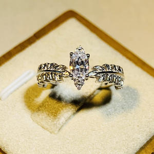 Anillo de Diamantes Corte Marquesa en Oro Blanco Q277, Color G Natural, Anillo de Compromiso Romántico para Mujer - Product Image 1