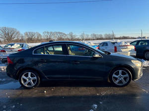 Vente en gros – Volvo S60 T5 4 portes berline automatique 2012 avec régulateur de température, sièges en cuir, écran tactile, radio, toit ouvrant, caméra de recul et feux LED 8 - Product Image 5