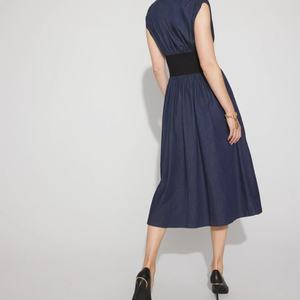 Vestido vaquero de verano para mujer, a la moda, con cuello en V, sin mangas, lavado, azul claro, informal, mini. - Product Image 3