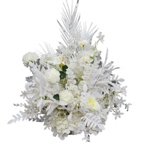 Fournitures pour événements scéniques, chemin de table géant, centre de table blanc, centre de table luxueux en fleurs artificielles pour la décoration de mariage