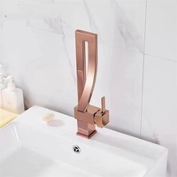 Moderne Badezimmerarmatur Waschbeckenarmaturen aus Messing Metall Warm- und Kaltwasserhähne Goldene Hohe Waschbeckenarmatur