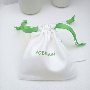 Bolsa de Lona de Algodón Orgánico Reciclable con Cordón y Logotipo Personalizado para Anillos, Pulseras, Gafas y Pendientes - Product Image 4