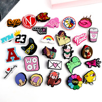 Épingles à vêtements personnalisées en gros, épingles à revers en plastique, épingles en silicone, épingles en caoutchouc souple en PVC, badges pour sac à dos