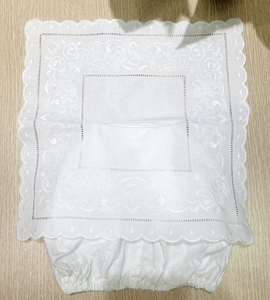Cubierta y Soporte para Caja de Pañuelos con Bordado Floral Estilo Vintage, Borde Festoneado, Blanco, 100% Ecológico, Hecho a Mano, Decoración para Hogar y Hotel - Product Image 4