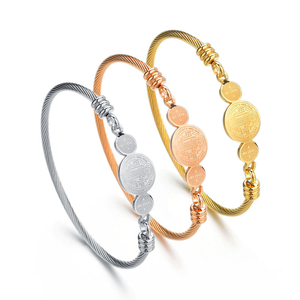 Pulsera de titanio y acero inoxidable personalizada en oro rosa al por mayor, brazalete ajustable con cable para mujer, joyería con dijes religiosos - Product Image 1