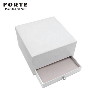 Forte Boite <span class=keywords><strong>A</strong></span> Bijoux Personnalisables Ring Box Flower Inside 'Jewelery' Box - Product Image 3