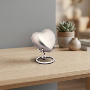 Urne funéraire pour animaux de compagnie en acier inoxydable en forme de cœur, design moderne, durable, pour commémorer les animaux. - Product Image 1