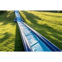 Toboggan aquatique gonflable géant à piste unique extra longue pour la location lors d'événements de carnaval estival en plein air sur les pentes herbeuses