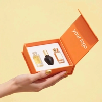 Boîte cadeau de soin de la peau de style livre, logo personnalisé, boîte d'emballage rigide en or blanc avec doublure ajustée pour ensembles cosmétiques