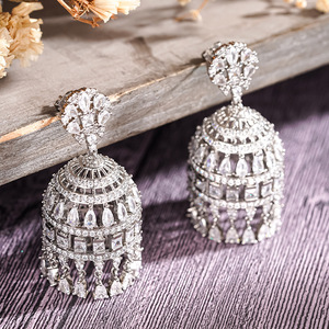 Pendientes de Campana con Copos de Nieve Navideños para Mujer, Joyería Festiva Brillante y Elegante - Product Image 1