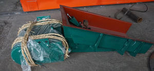 เครื่องป้อนแบบสั่นสะเทือนมอเตอร์ไฟฟ้าสามเฟสแนวตั้ง ทนทาน พร้อมฟังก์ชั่นคัดกรองเบื้องต้น ความจุ 350 ตัน/ชม. ได้รับการรับรองมาตรฐาน ISO CE สำหรับผงละเอียด - Product Image 4