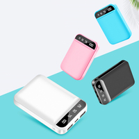 Batterie externe mini étanche économique 6000mAh 8000mAh avec charge solaire et écran LED