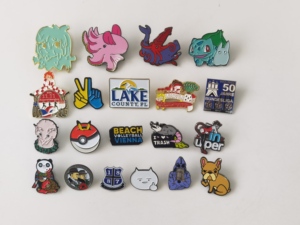 Distinguidos pines de solapa de metal esmaltado personalizados con cierre de mariposa para imagen institucional y eventos formales - Product Image 3